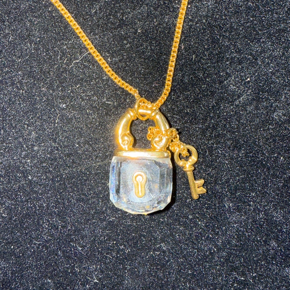 Swarovski padlock and key necklace - Picture 3 of 3